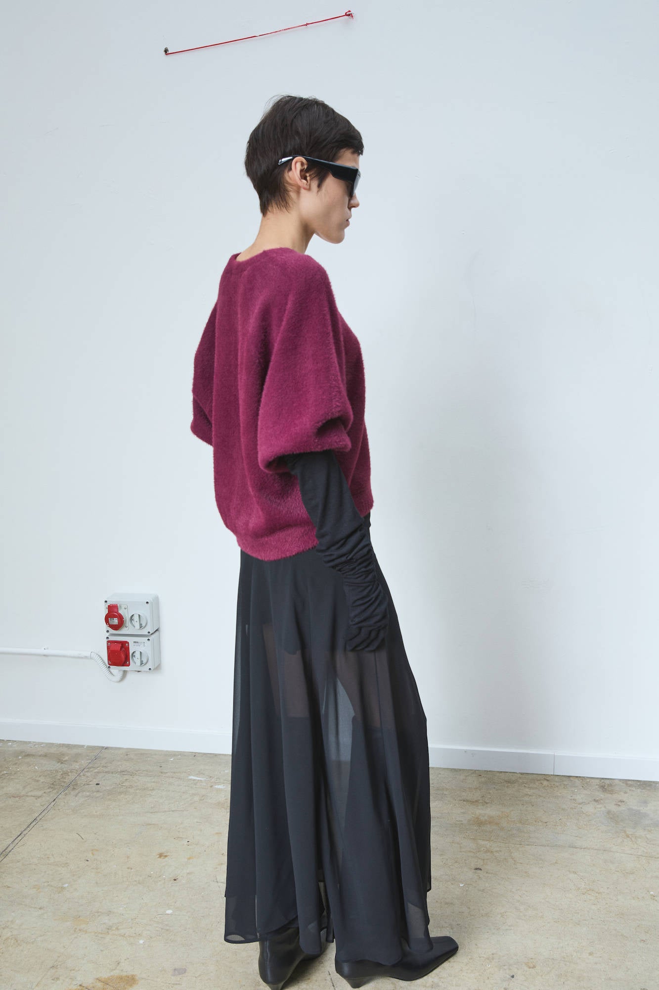 V-SWEATSHIRT