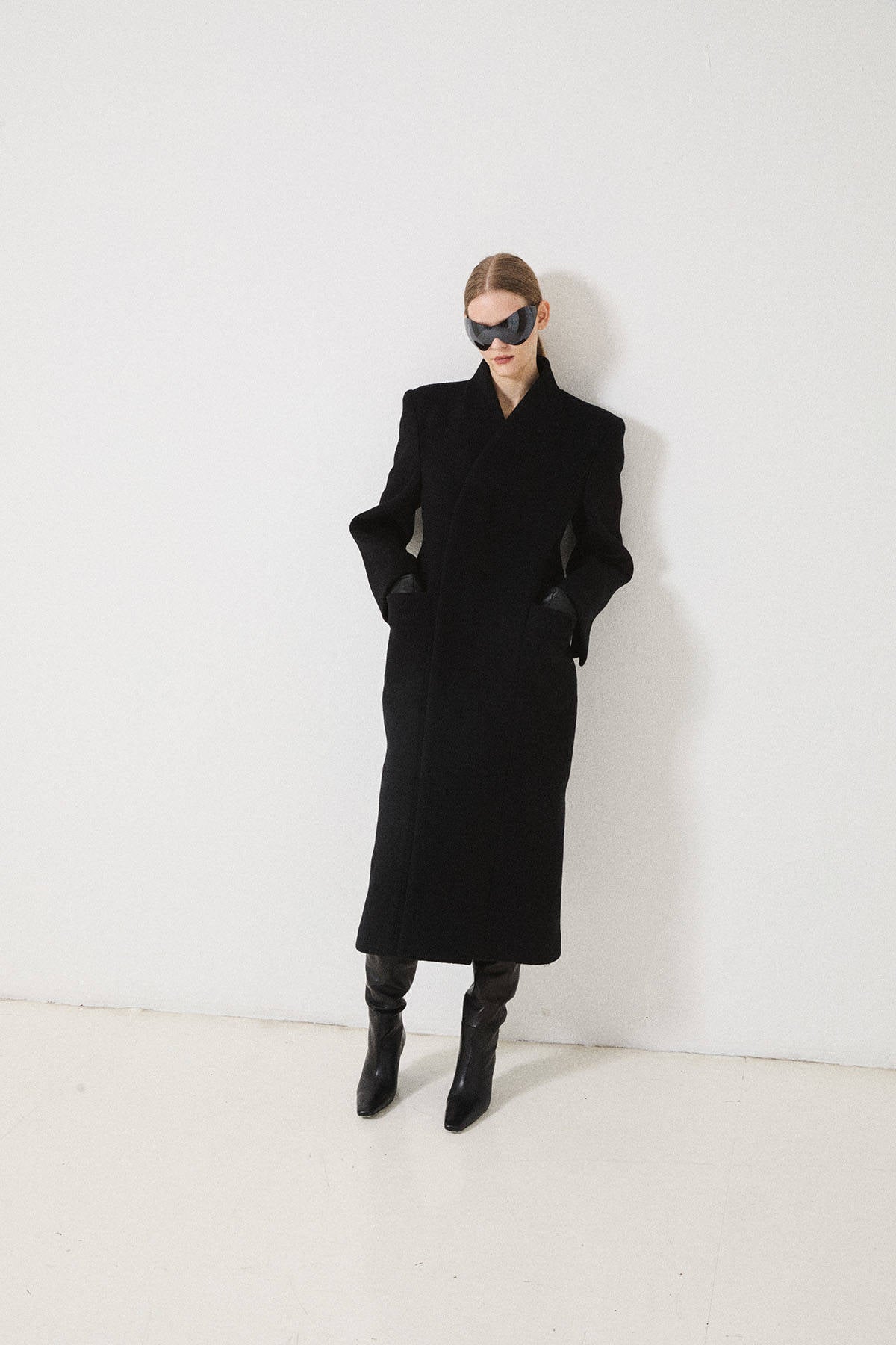 SCULPTED COAT