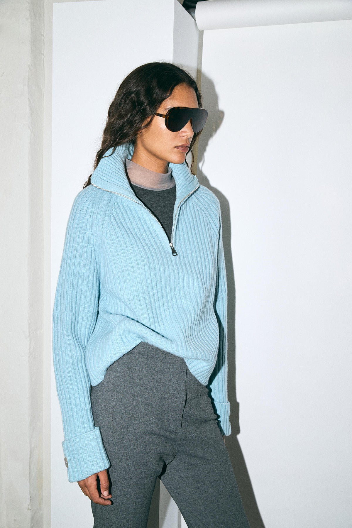 HIGH NECK RIBBED KNIT