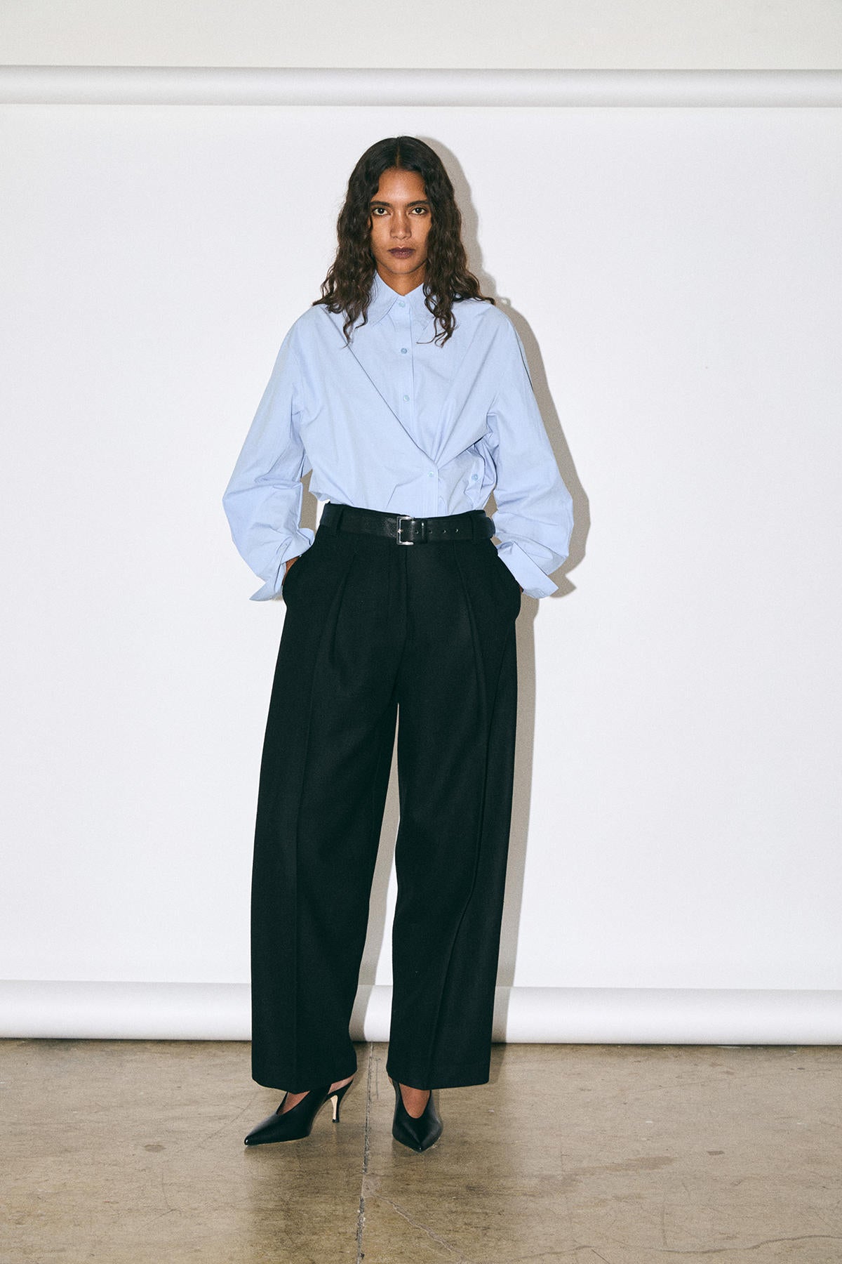OVERSIZED CURVED WIDE PANTS