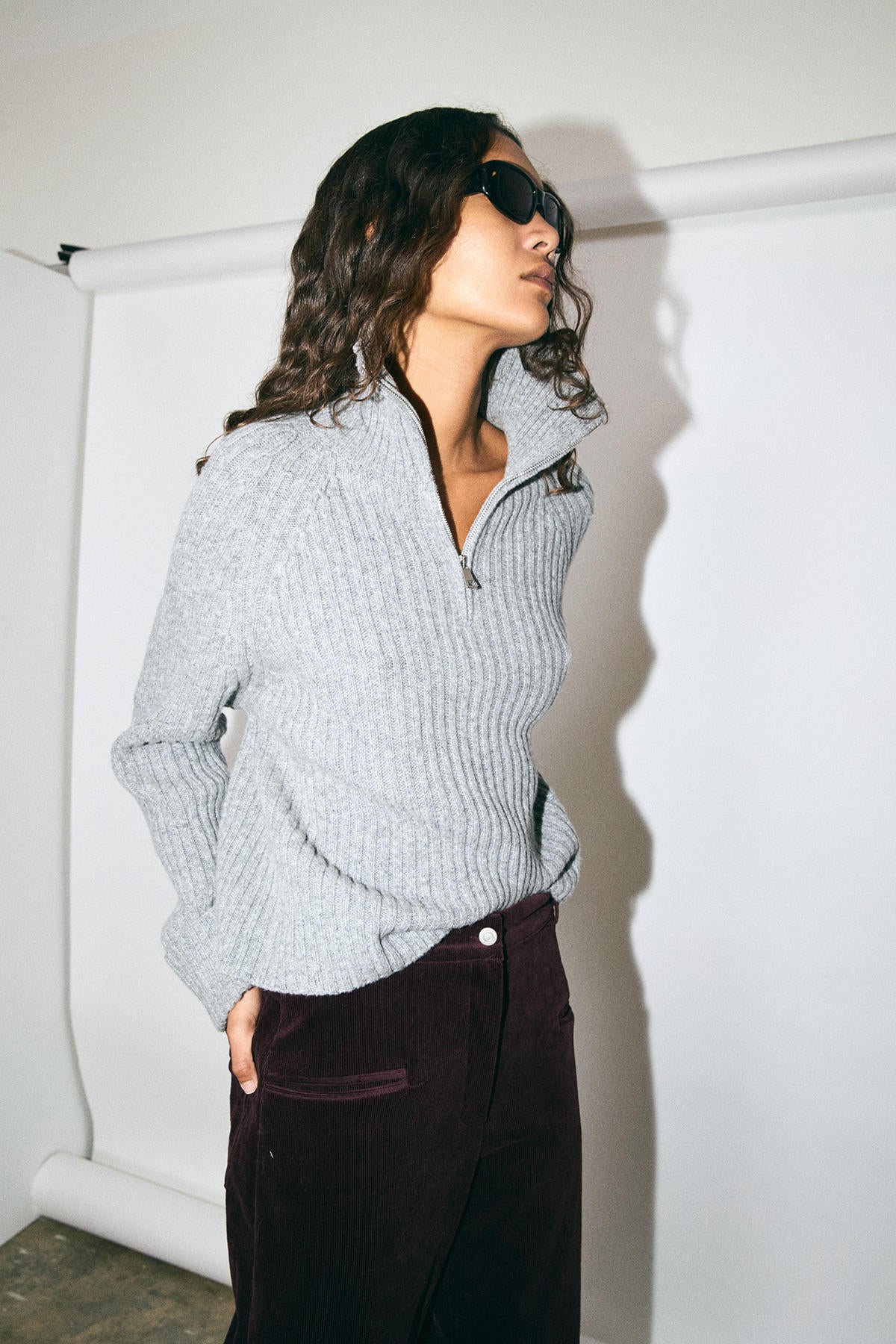 HIGH NECK RIBBED KNIT