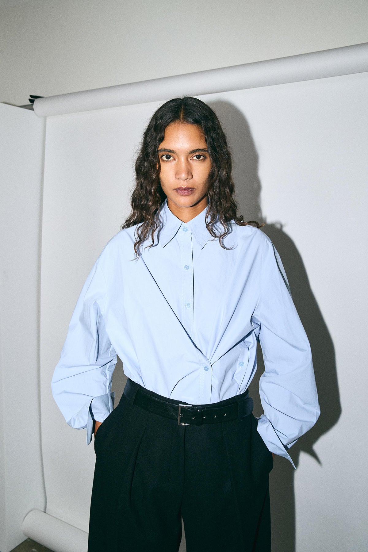 SIDE OFF-SHOULDER SHIRT